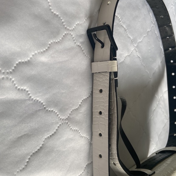 DKNY small Fanny pack - Picture 4 of 9